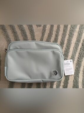 NWT Lululemon Everywhere Crossbody Bag Metal Hardware Pelican